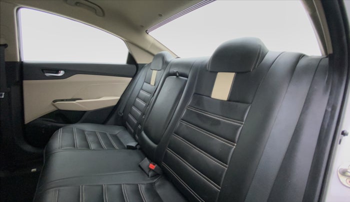 2018 Hyundai Verna 1.6 SX VTVT, Petrol, Manual, 49,459 km, Right Side Rear Door Cabin