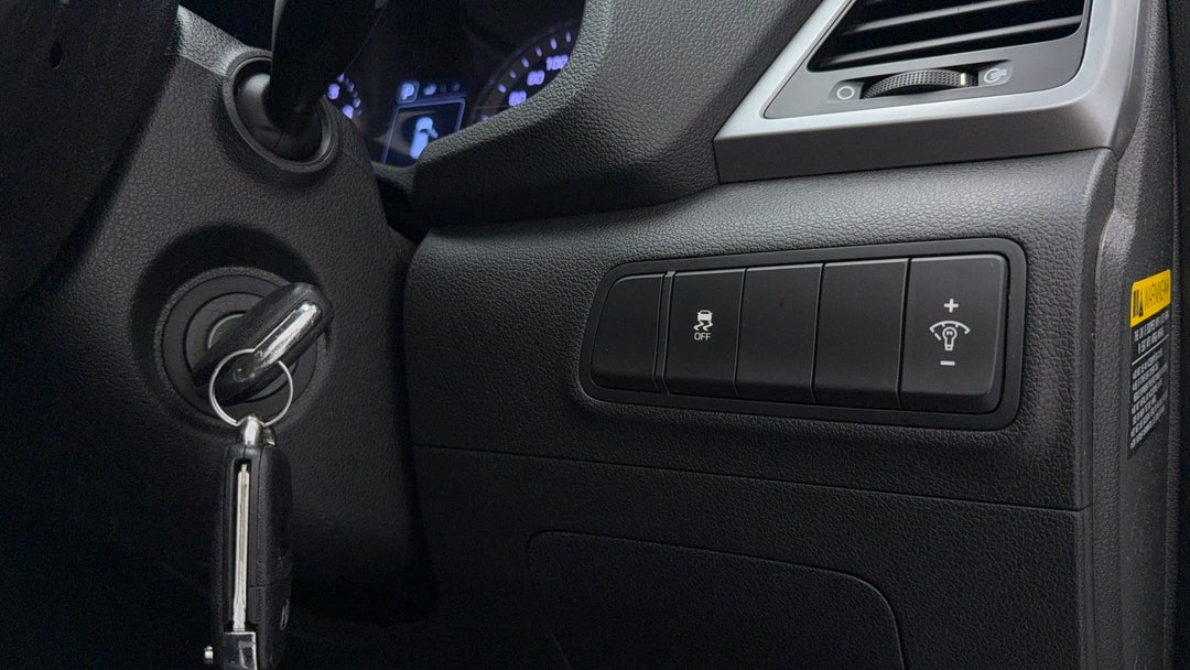 2017 Hyundai Tucson Active (fwd), Automatic, 165836 km, Utility Switches/Buttons