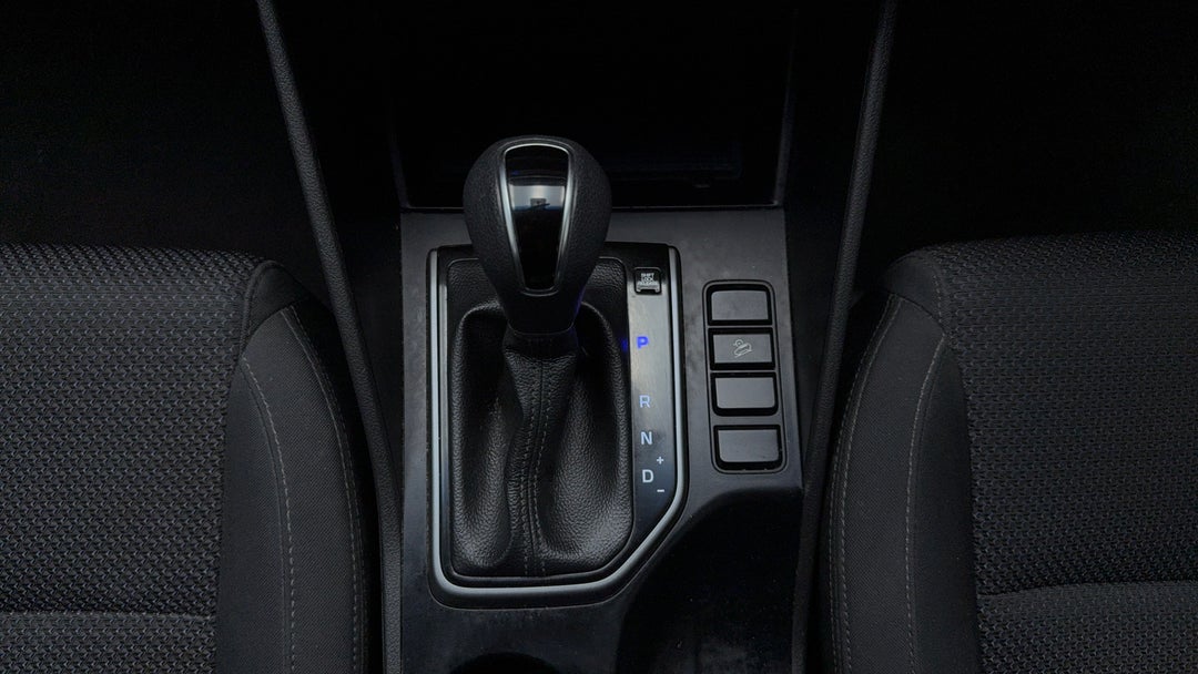 2017 Hyundai Tucson Active (fwd), Automatic, 165836 km, Gear Lever 