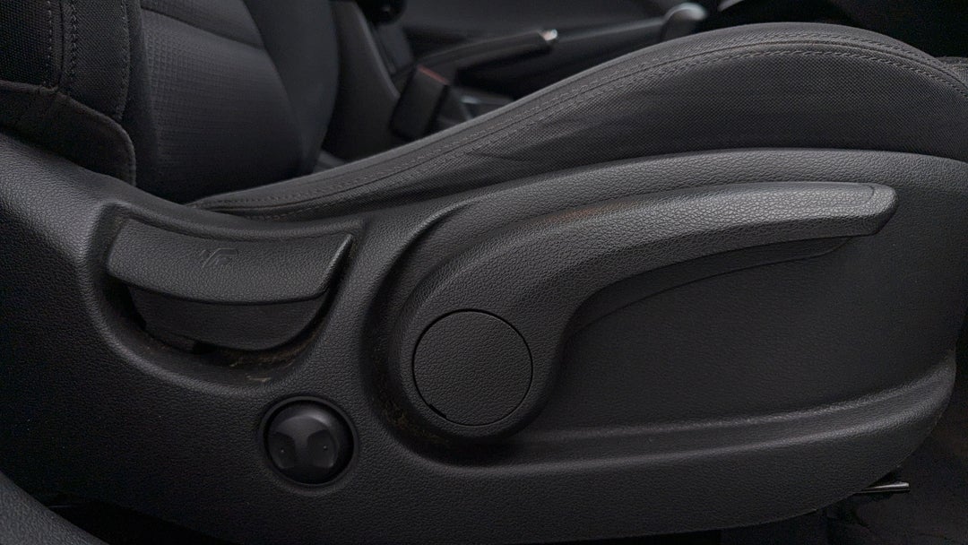 2017 Hyundai Tucson Active (fwd), Automatic, 165836 km, Drivers Side Adjustment Panel