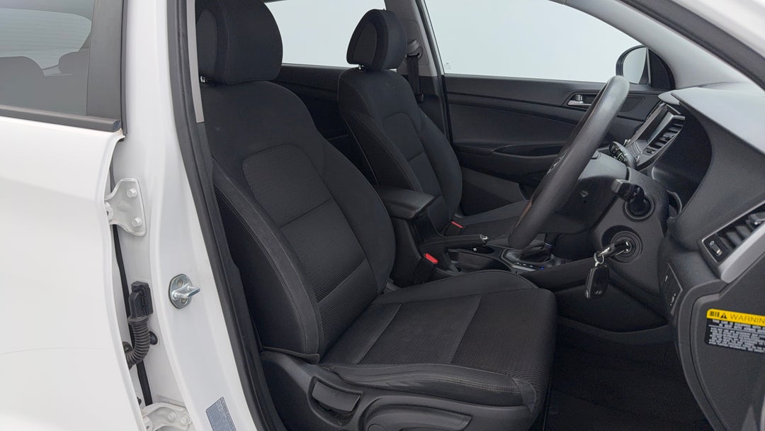 2017 Hyundai Tucson Active (fwd), Automatic, 165836 km, Right Side Front Door Cabin View