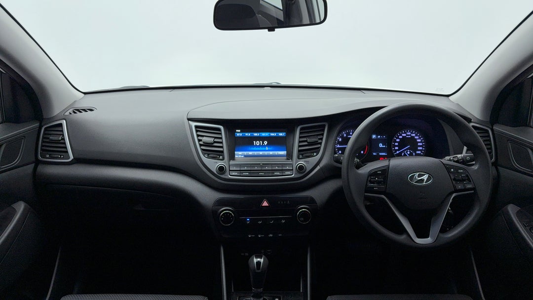 2017 Hyundai Tucson Active (fwd), Automatic, 165836 km, Dashboard View