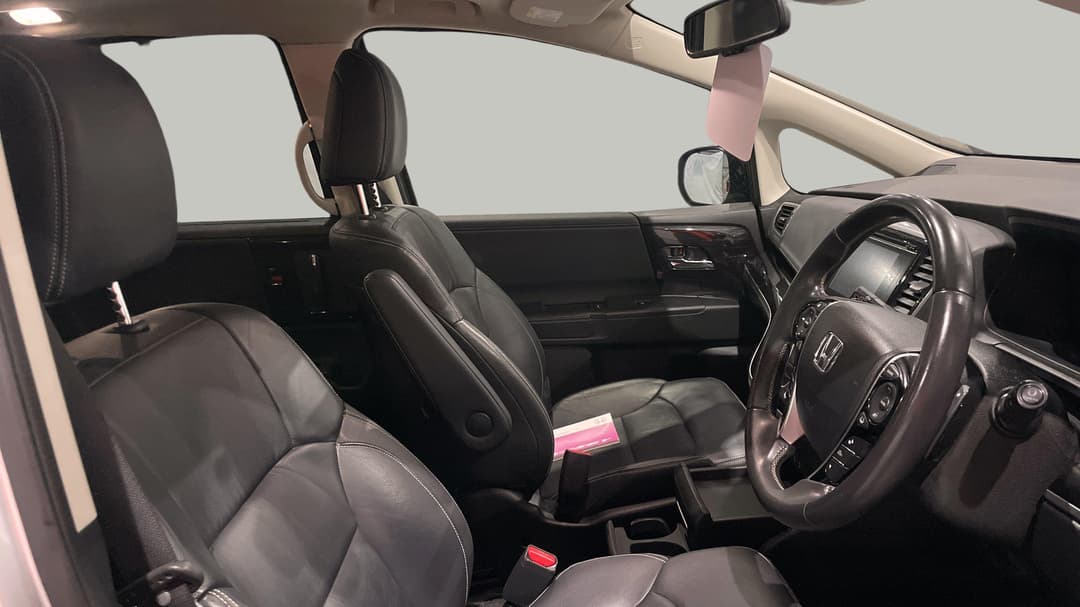 2018 Honda Odyssey Vti-l, Automatic, 97384 km, Right Side Front Door Cabin View