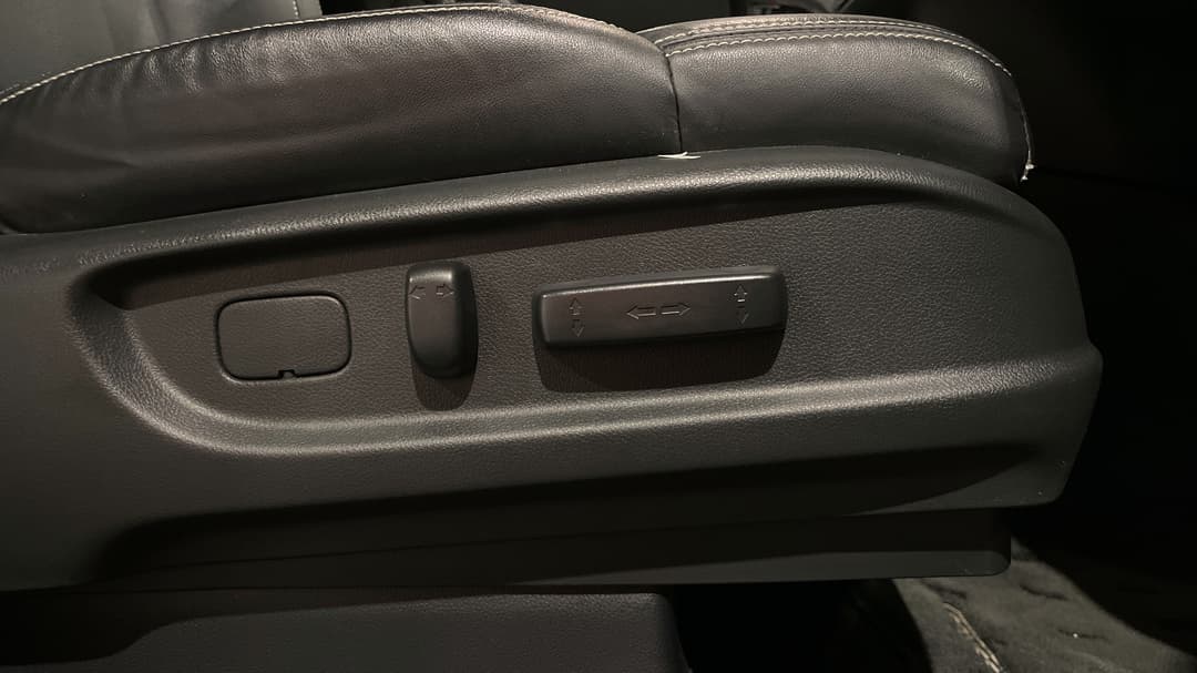 2018 Honda Odyssey Vti-l, Automatic, 97384 km, Drivers Side Adjustment Panel