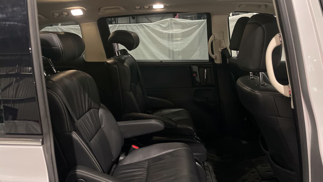 2018 Honda Odyssey Vti-l, Automatic, 97384 km, Right Side Rear Door Cabin View