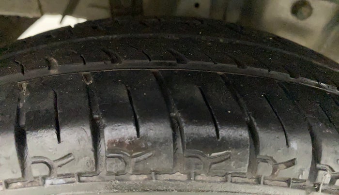 2013 Hyundai Eon ERA +, Petrol, Manual, 30,267 km, Right Rear Tyre Tread