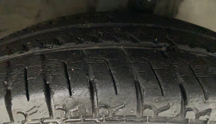 2013 Hyundai Eon ERA +, Petrol, Manual, 30,267 km, Right Front Tyre Tread