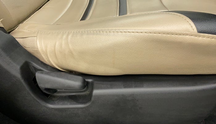 2017 Maruti Wagon R 1.0 LXI CNG, CNG, Manual, 95,892 km, Driver Side Adjustment Panel
