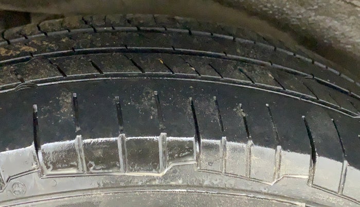 2017 Maruti Wagon R 1.0 LXI CNG, CNG, Manual, 95,892 km, Right Rear Tyre Tread