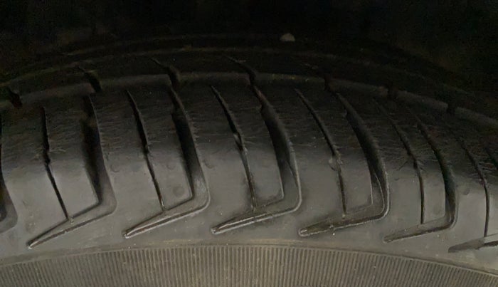 2018 Datsun Redi Go A, Petrol, Manual, 58,597 km, Left Front Tyre Tread