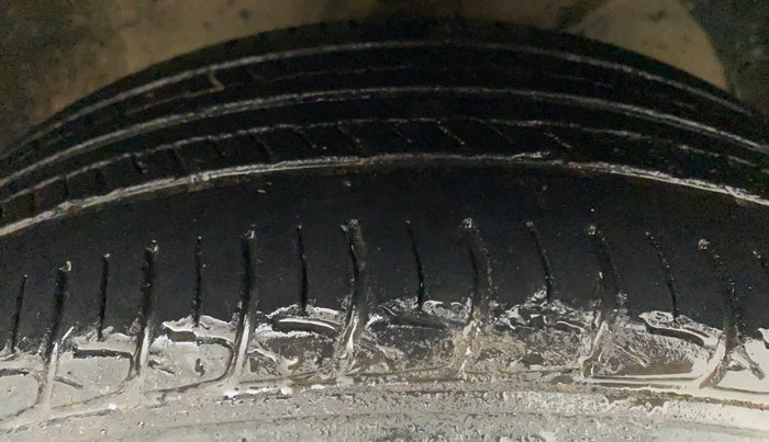 2018 Maruti Baleno DELTA PETROL 1.2, CNG, Manual, 97,583 km, Right Front Tyre Tread