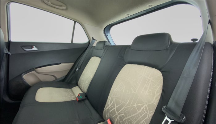 2017 Hyundai Grand i10 Sportz(O) 1.2 MT, Petrol, Manual, 38,751 km, Right Side Rear Door Cabin