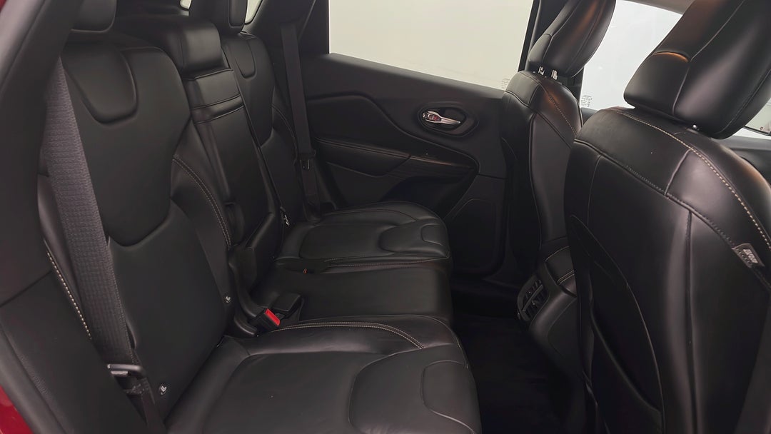 2014 Jeep Cherokee Limited (4x4), Automatic, 83896 km, Right Side Rear Door Cabin View