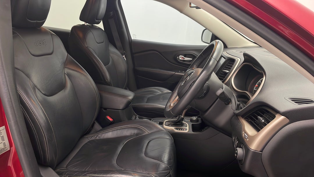 2014 Jeep Cherokee Limited (4x4), Automatic, 83896 km, Right Side Front Door Cabin View