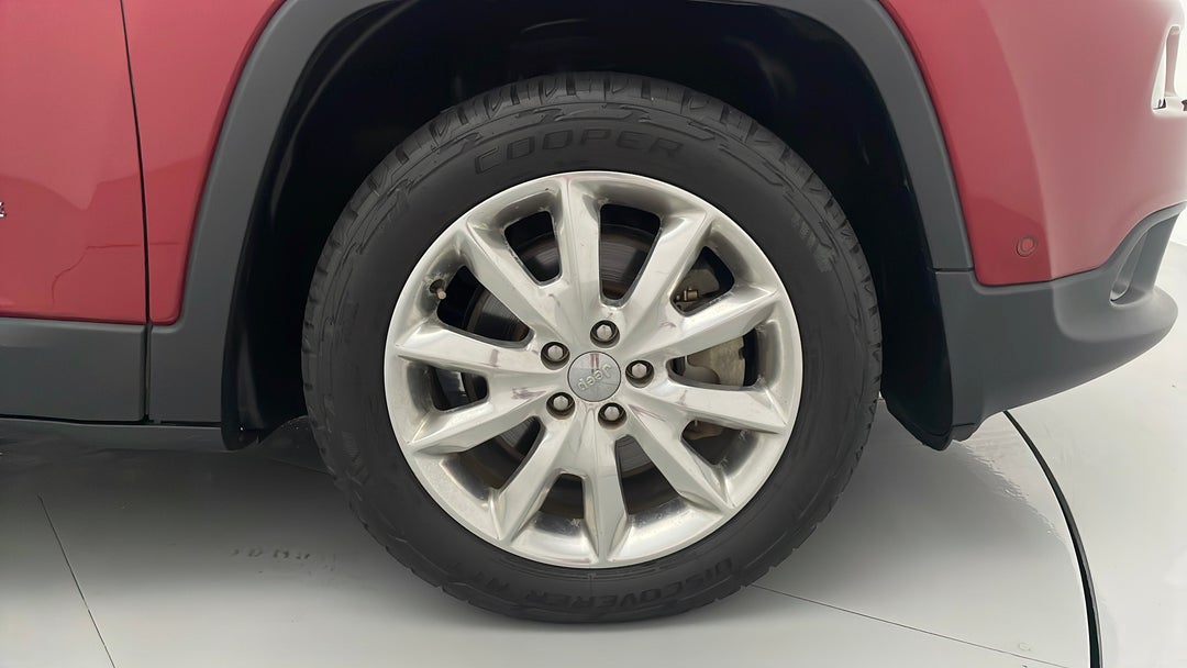 2014 Jeep Cherokee Limited (4x4), Automatic, 83896 km, Right Front Wheel