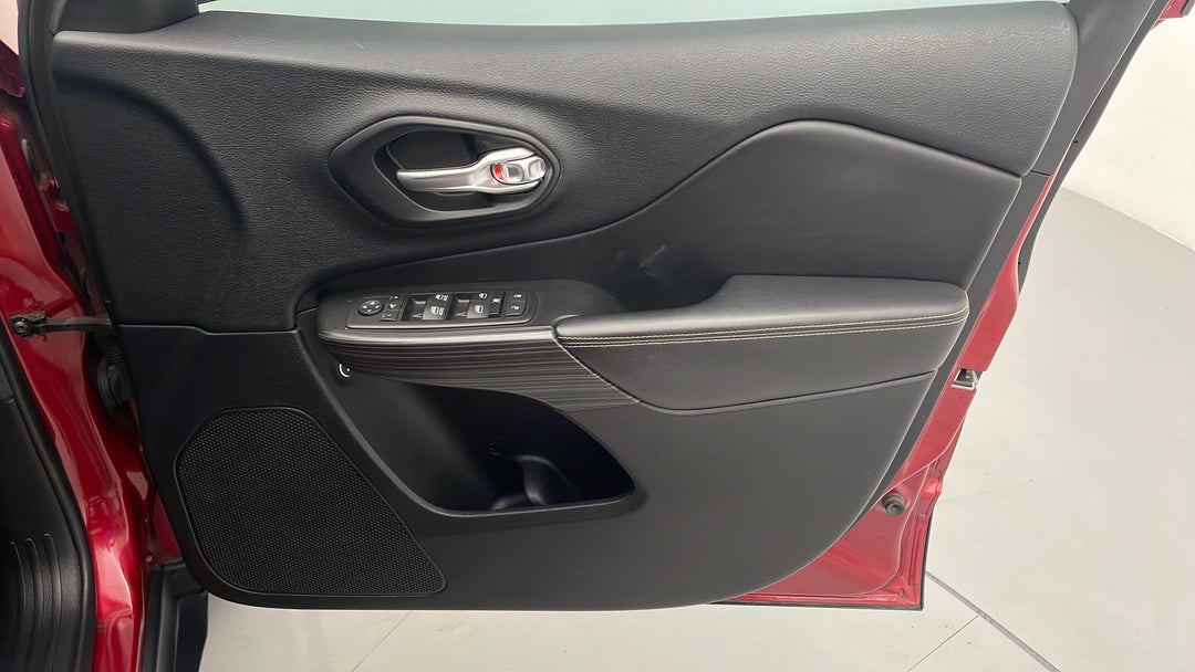 2014 Jeep Cherokee Limited (4x4), Automatic, 83896 km, Speaker View