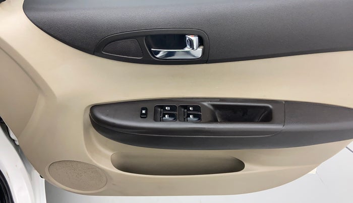 2013 Hyundai i20 MAGNA 1.4 CRDI, Diesel, Manual, 72,869 km, Driver Side Door Panel Controls