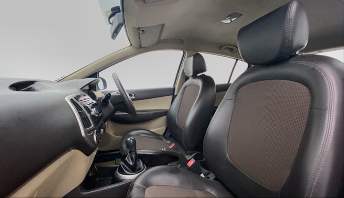2013 Hyundai i20 MAGNA 1.4 CRDI, Diesel, Manual, 72,869 km, Right Side Front Door Cabin View