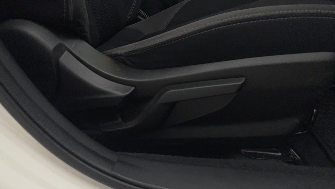 2017 Subaru Impreza 2.0i-l (awd), Automatic, 101934 km, Drivers Side Adjustment Panel