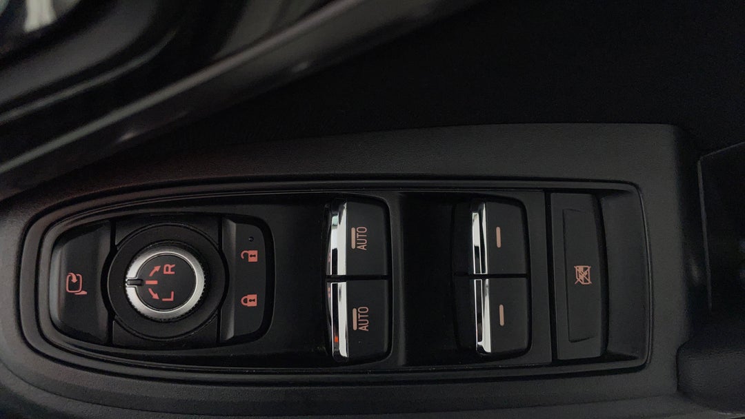 2017 Subaru Impreza 2.0i-l (awd), Automatic, 101934 km, Drivers Side Door Panel Controls