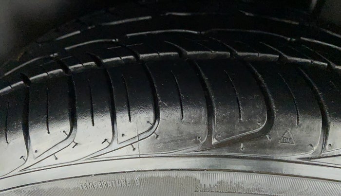 2016 Maruti S Cross ALPHA 1.6, Diesel, Manual, 1,18,540 km, Left Rear Tyre Tread
