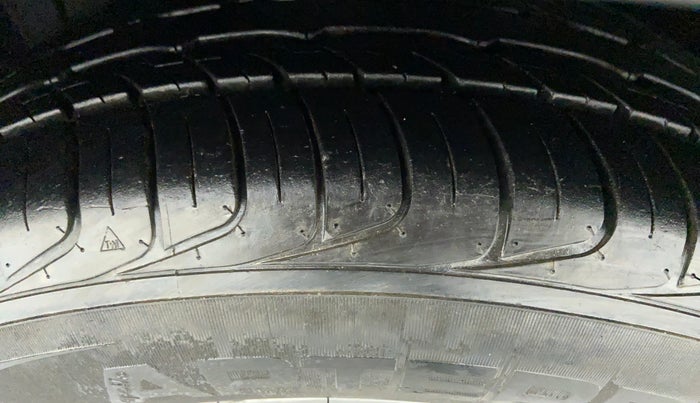 2016 Maruti S Cross ALPHA 1.6, Diesel, Manual, 1,18,540 km, Right Rear Tyre Tread