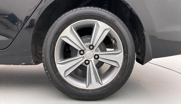 2018 Hyundai Verna 1.6 CRDI SX + AT, Diesel, Automatic, 69,410 km, Left Rear Wheel