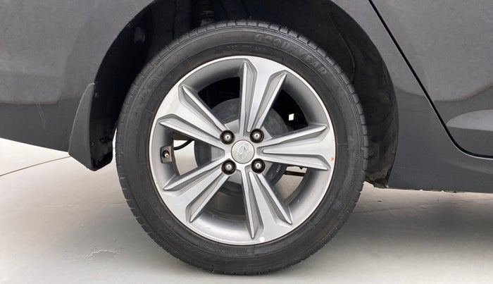 2018 Hyundai Verna 1.6 CRDI SX + AT, Diesel, Automatic, 69,410 km, Right Rear Wheel