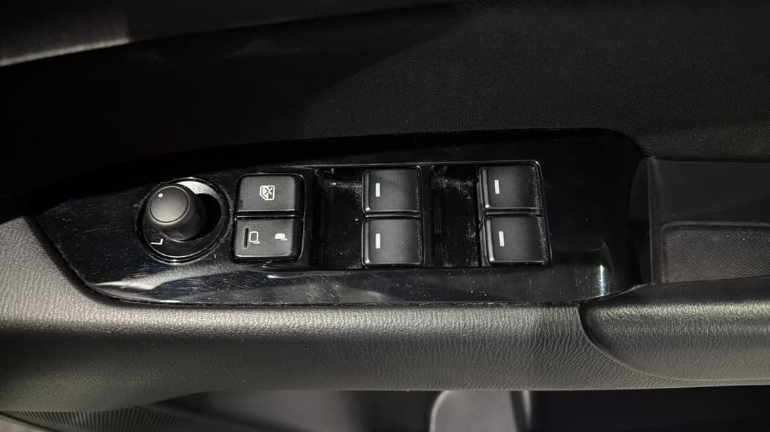 2018 Mazda CX-5 Maxx (4x2), Automatic, 126077 km, Drivers Side Door Panel Controls