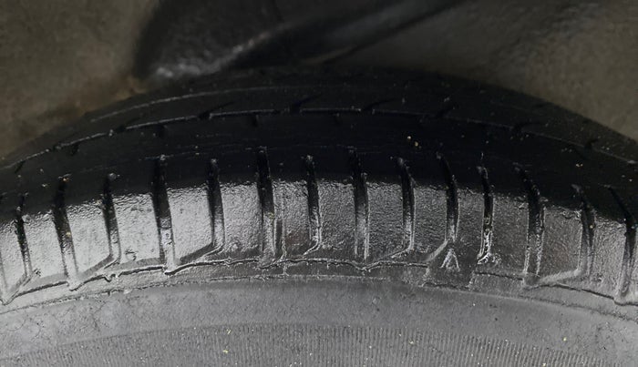 2015 Hyundai i10 SPORTZ 1.1, CNG, Manual, 76,694 km, Left Rear Tyre Tread