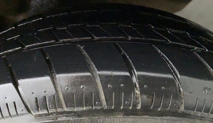 2018 Maruti Celerio VXI CNG D, CNG, Manual, 86,744 km, Left Rear Tyre Tread
