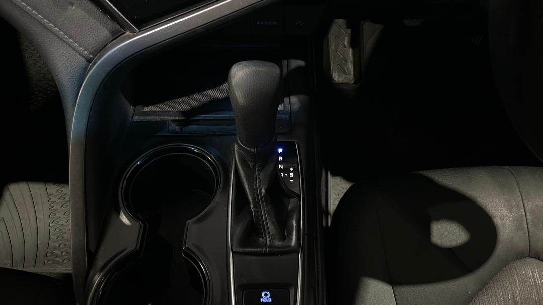 2021 Toyota Camry Ascent, Automatic, 75290 km, Gear Lever 