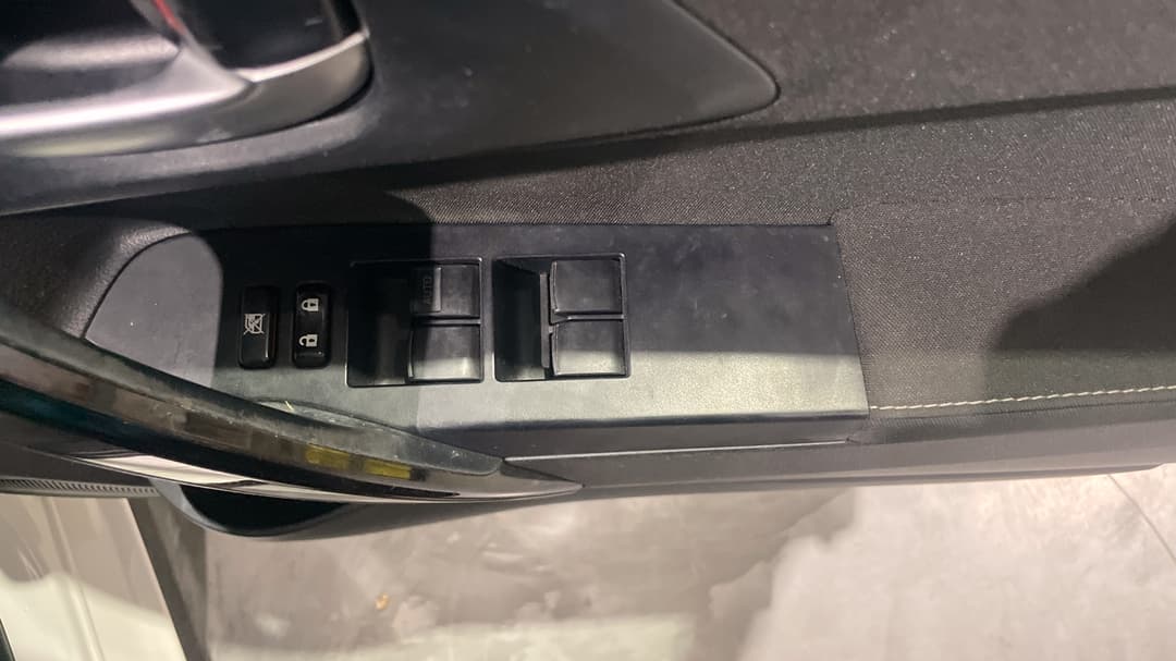 2016 Toyota Corolla Ascent Sport, Automatic, 126693 km, Drivers Side Door Panel Controls