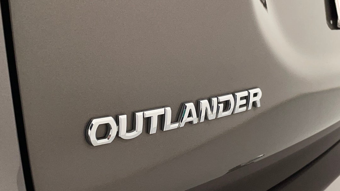 2019 Mitsubishi Outlander Es 7 Seat (awd), Automatic, 62236 km, Badge (Boot Left Side)