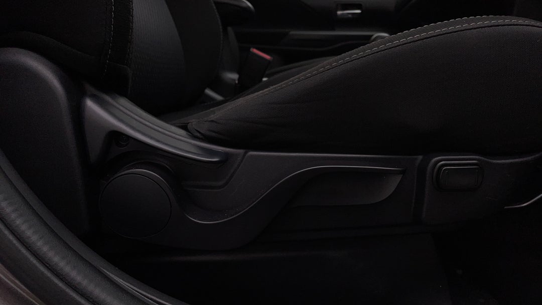 2019 Mitsubishi Outlander Es 7 Seat (awd), Automatic, 62236 km, Drivers Side Adjustment Panel