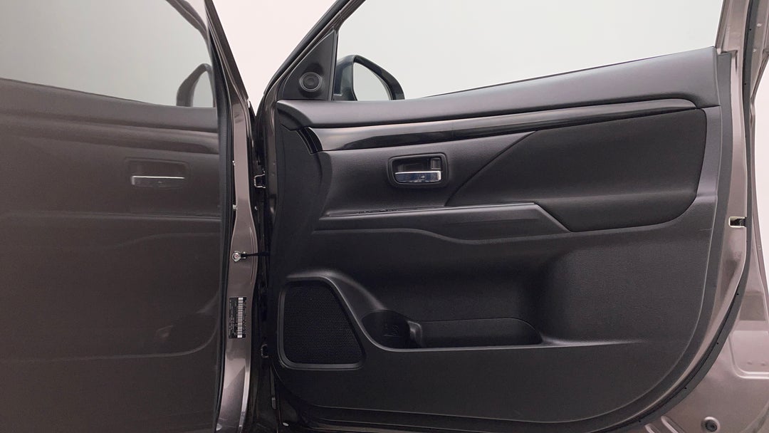 2019 Mitsubishi Outlander Es 7 Seat (awd), Automatic, 62236 km, Speaker View