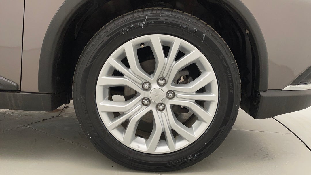 2019 Mitsubishi Outlander Es 7 Seat (awd), Automatic, 62236 km, Right Front Wheel