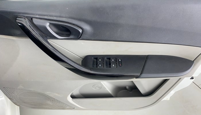 2016 Tata Tiago XT 1.2 REVOTRON, Petrol, Manual, 63,814 km, Driver Side Door Panels Control