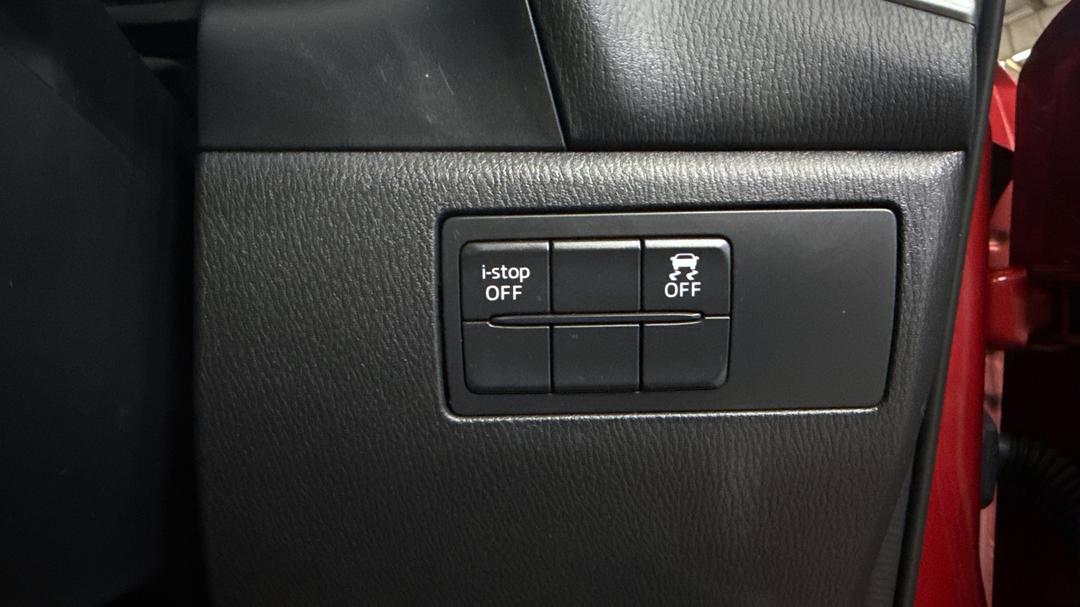2016 Mazda Mazda3 Maxx, Automatic, 86847 km, Utility Switches/Buttons