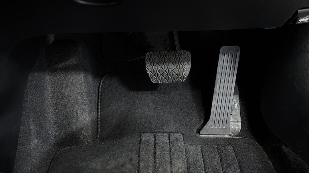 2016 Mazda Mazda3 Maxx, Automatic, 86847 km, Pedals and Footmat