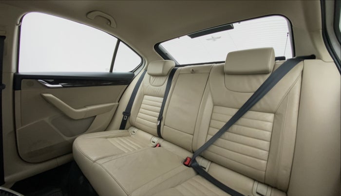 2015 Skoda Octavia ELEGANCE 2.0 TDI CR AT, Diesel, Automatic, 81,465 km, Right Side Rear Door Cabin