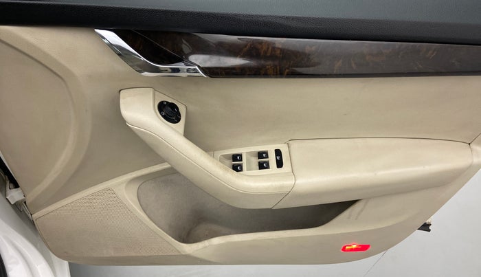 2015 Skoda Octavia ELEGANCE 2.0 TDI CR AT, Diesel, Automatic, 81,465 km, Driver Side Door Panels Control