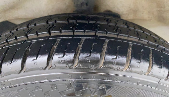 2019 Maruti Eeco 5 STR WITH AC PLUSHTR, Petrol, Manual, 31,815 km, Right Front Tyre Tread
