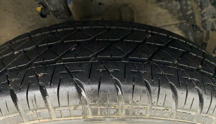 2017 Maruti Swift LXI (O), Petrol, Manual, 27,791 km, Right Front Tyre Tread