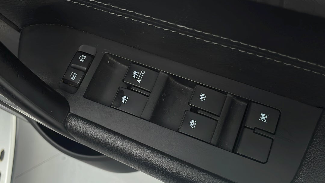 2016 Holden Captiva 7 Ltz (awd), Automatic, 98070 km, Drivers Side Door Panel Controls