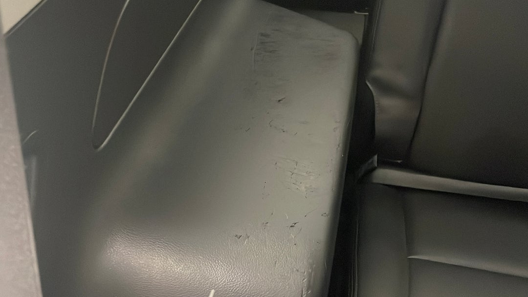 2016 Holden Captiva 7 Ltz (awd), Automatic, 98070 km, Miscellaneous Interior Scratch