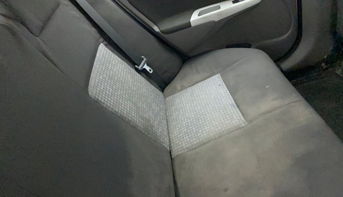 2011 Toyota Etios VX, Petrol, Manual, 99,230 km, Second-row left seat - Cover slightly stained