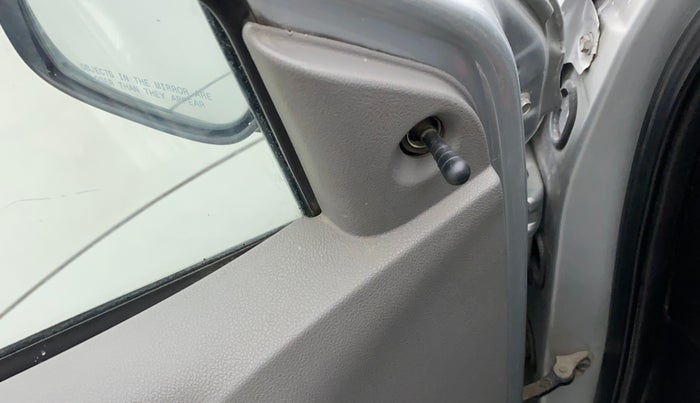 2011 Toyota Etios VX, Petrol, Manual, 99,230 km, Left rear-view mirror - ORVM knob broken and not working
