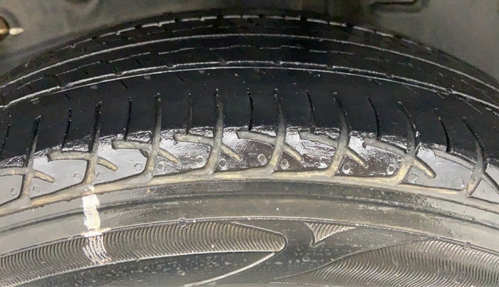 2012 Toyota Etios V, Petrol, Manual, 89,724 km, Left Rear Tyre Tread