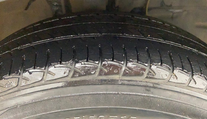 2012 Toyota Etios V, Petrol, Manual, 89,724 km, Right Front Tyre Tread